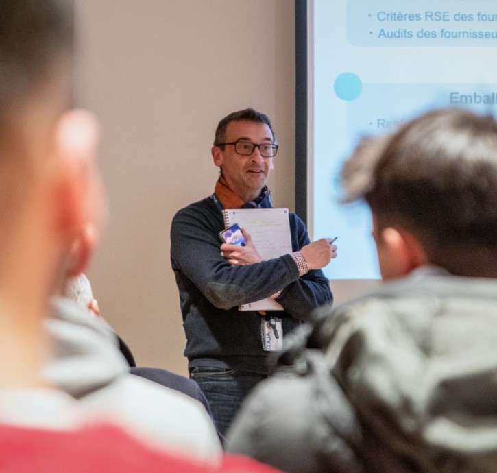 Damien Dentinger devant les étudiants en SCM de l'Université d'Hasselt, Paris Nord 2, 7 mars 2023